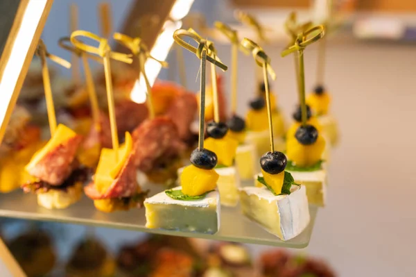 Melayani Makanan Perjamuan Pesta Hari Libur — Stok Foto