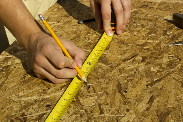 Worker Measuring Plywood — Stock Photo, Image