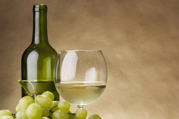 Flaska och glas vin — Stockfoto