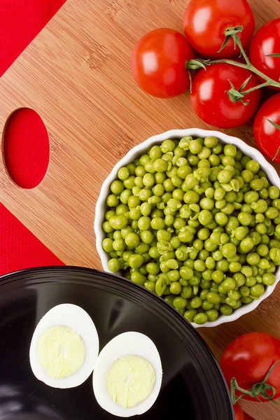 Eieren, erwten, en tomaten — Stockfoto