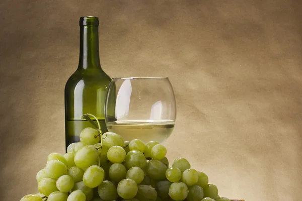 Flaska och glas vin — Stockfoto