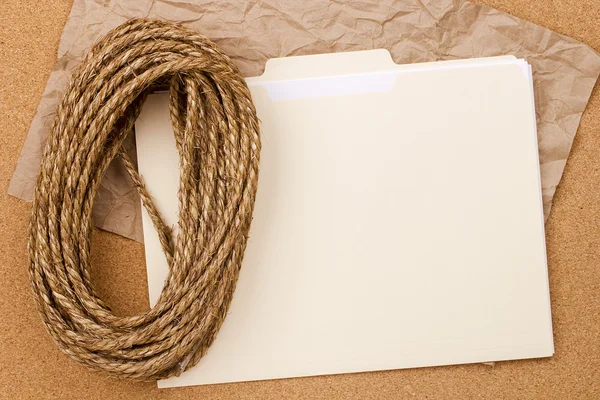 Веревка и папка — стоковое фото