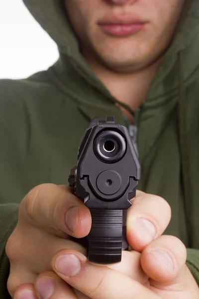 Человек, нацеленный на пистолет — стоковое фото