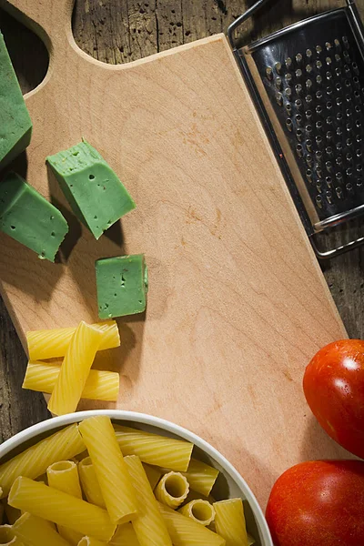 Ingrédients Pour Pâtes Fromage Sur Une Table Bois — Photo