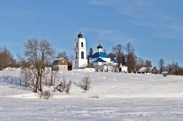 Stary rosyjski Kościół w okresie zimowym — Zdjęcie stockowe