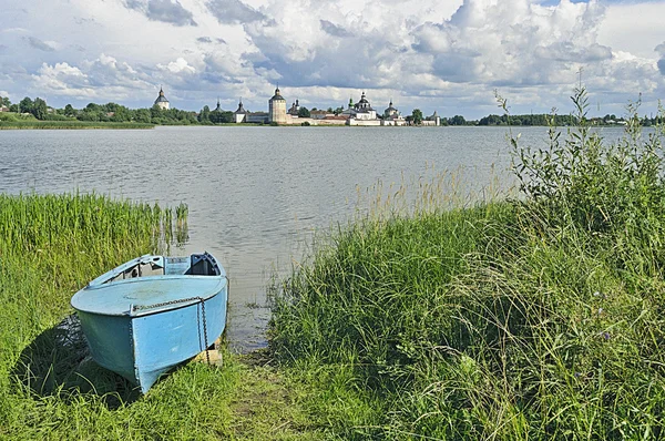 Metal boat on the lake bank — Stock Photo, Image