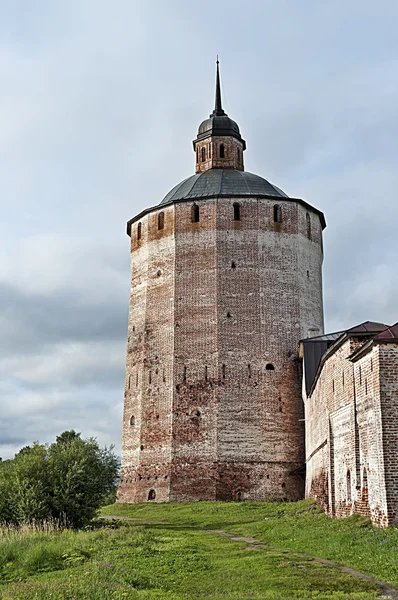 Wieża dawnego klasztoru — Zdjęcie stockowe