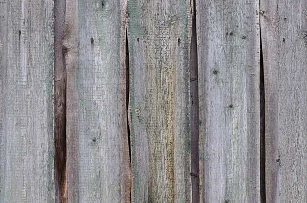 Старый неокрашенный деревянный забор — стоковое фото