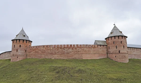 Стена детинец в Великом Новгороде — стоковое фото