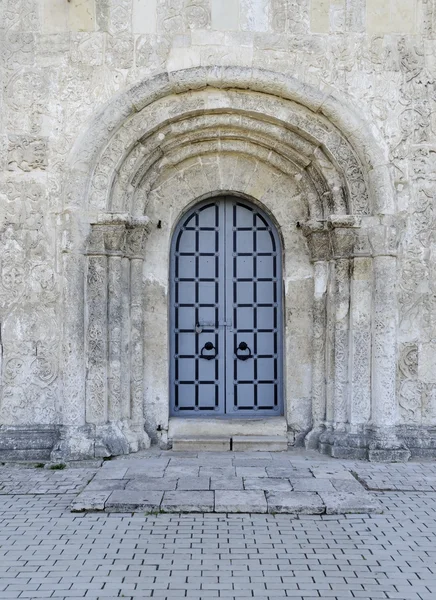 Ingang van st. george's kathedraal in Joerjev-Polski — Stockfoto