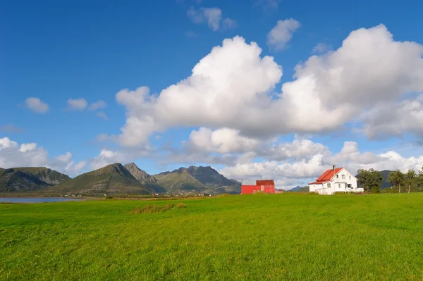 Bergdorf in Nordnorwegen — Stockfoto