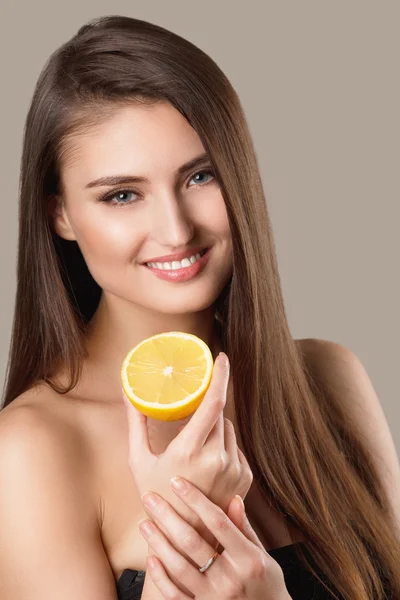 Woman with lemon on white background — Stock Photo, Image