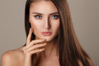 güzel kadın portrait.clear taze skin.isolated bir beyaz