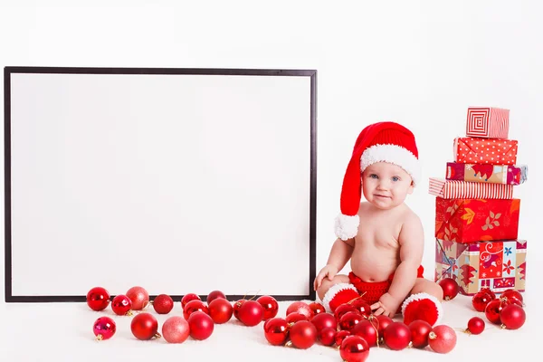 Regalos de bebé en Navidad noche — Foto de Stock