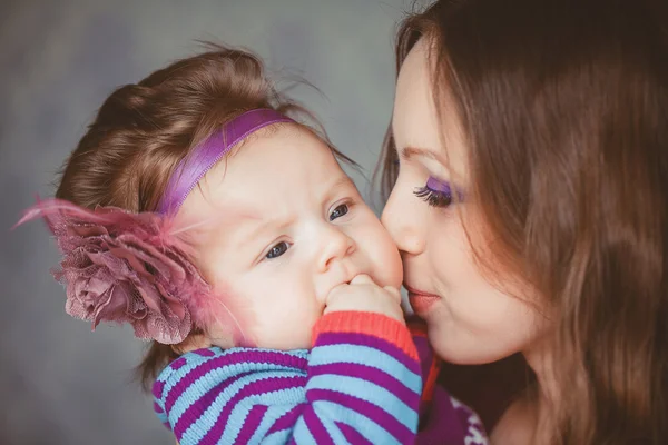 Krásná matka a krásná holka — Stock fotografie