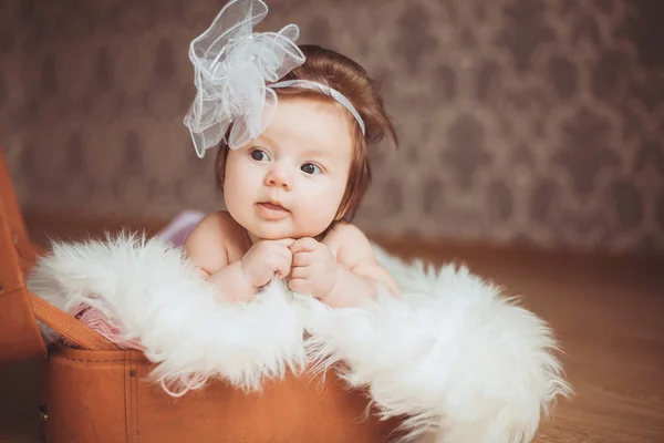 Beautiful mother and beautiful babe — Stock Photo, Image