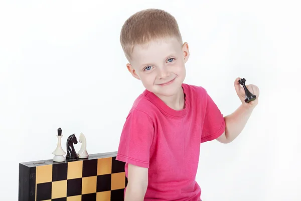 Pojke med schackbrädet — Stockfoto