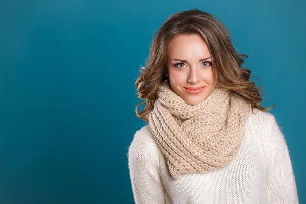 Kız kazak ve eşarp