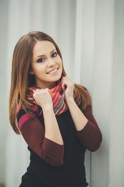 Pretty young woman sitting in a cafe with a cup of tea — Stock Photo, Image