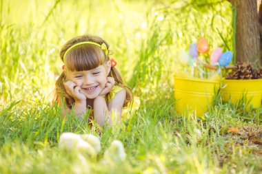 tavuk ile küçük kız