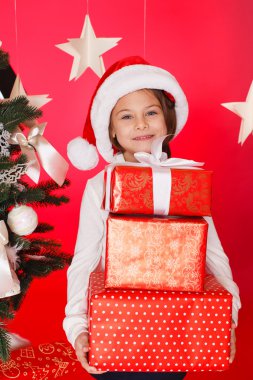 mutlu genç kız Noel ağacı süsleme