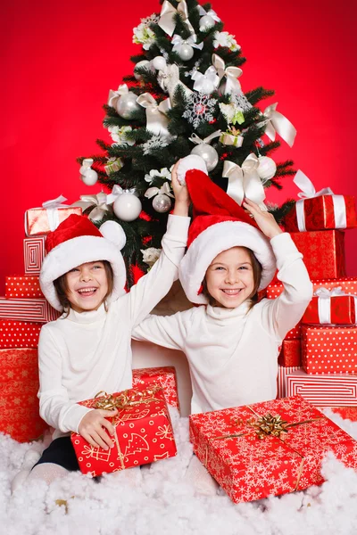 Happy teen sisters decorating Christmas tree — Stock Photo, Image