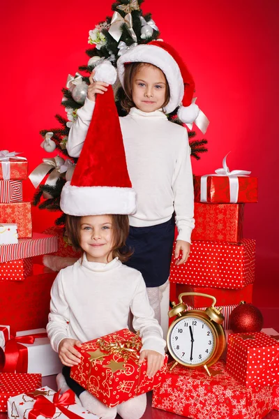 Happy teen sisters decorating Christmas tree — Stock Photo, Image