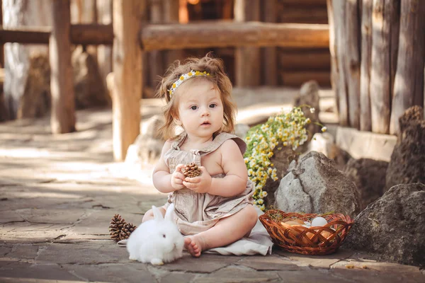 Little girl playing with rabbit in the village. Outdoor. Summer portrait. — Stock Photo, Image