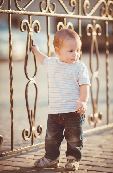 Portrait of happy little boy playing outdoors at dock near the sea — Stock Photo, Image