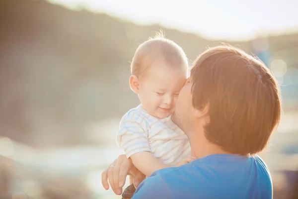 Father playing with his son on the pier near yacht club in summer. Outdoor — Stock Photo, Image