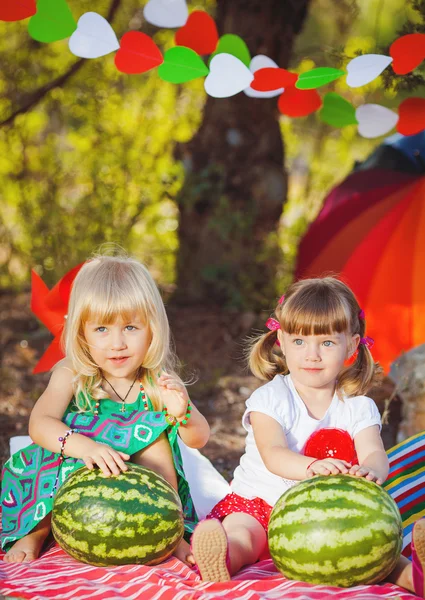 Cute happy children playing in spring filed — Stock Photo, Image