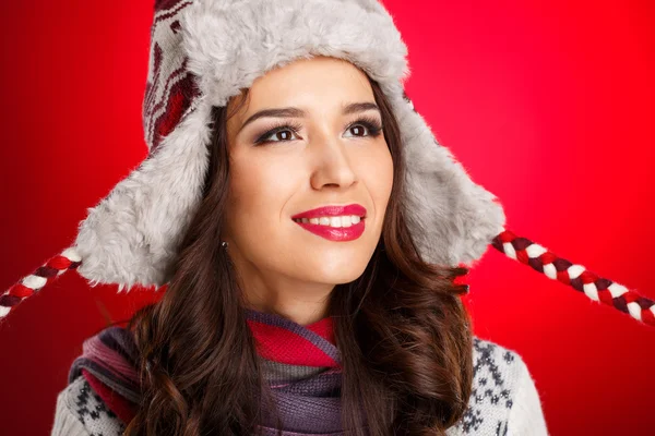 Portrait of a beautiful woman with long brown hair and hat, perfect makeup — Stock Photo, Image