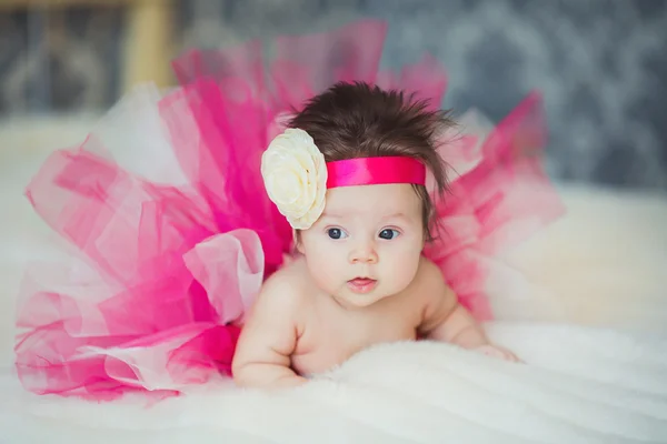 Tatlı küçük bebek kız portresi — Stok fotoğraf