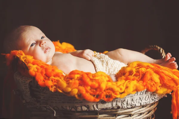 Bambino appena nato che riposa — Foto Stock