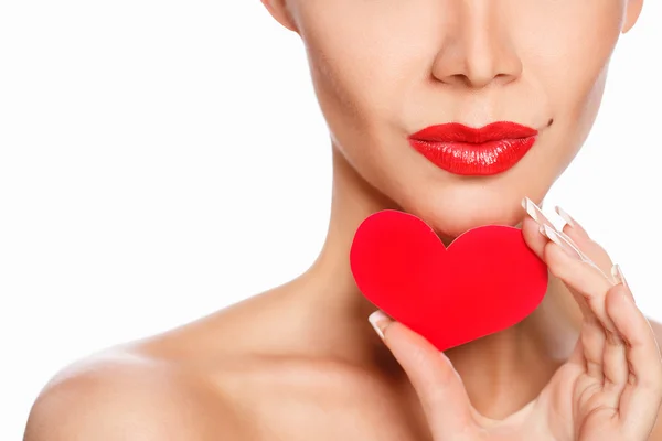 Portrait of Beautiful gorgeous smiling woman with glamour bright makeup and red heart in hand — Stock Photo, Image