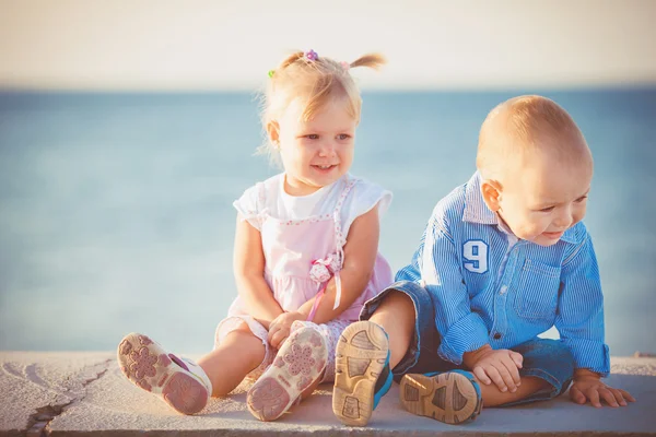 Cute boy and girl playing together summer outdoors — Stock Photo, Image