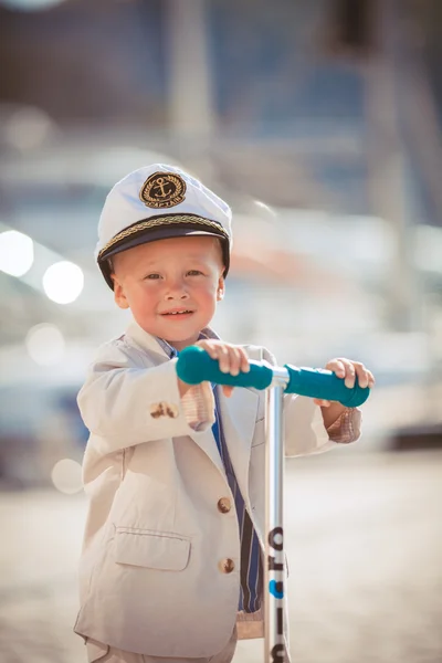 Little boy playing outdoor on the pier — Stock Photo, Image