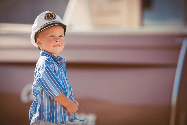 Little boy playing outdoor on the pier — Stock Photo, Image