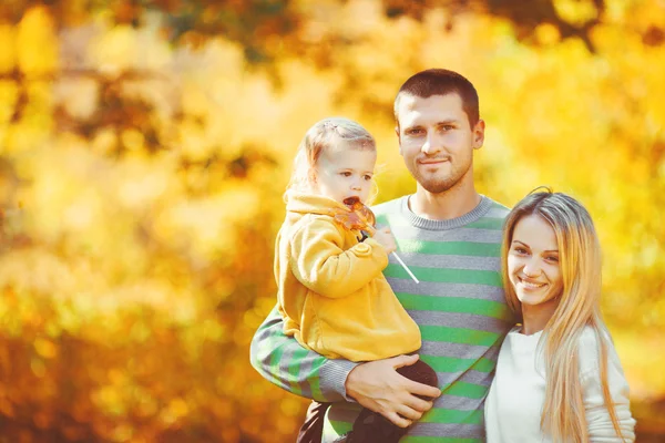Happy family having fun outdoors in autumn in the park — Stock Photo, Image