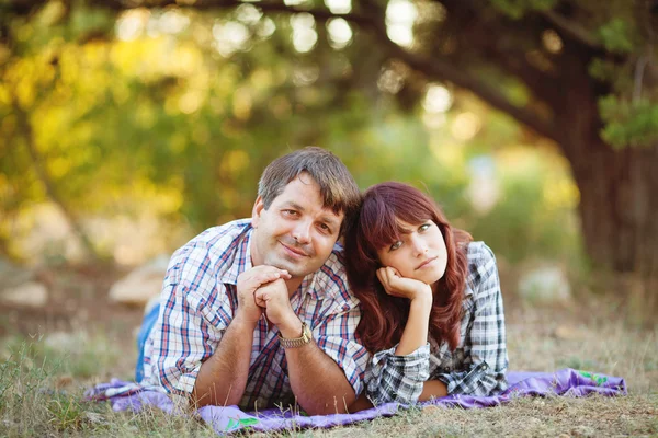 Portrait of men and women in summer park — Stock Photo, Image