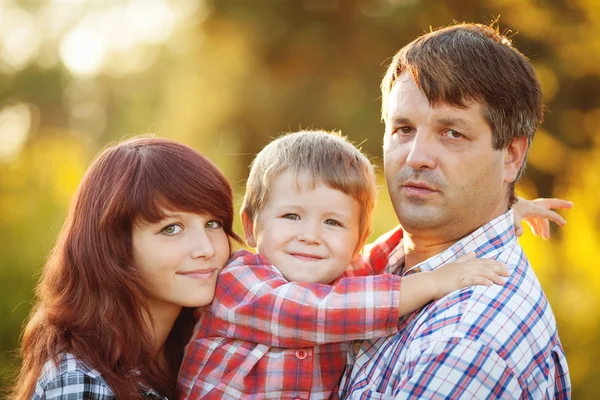 Young family walking in the summer park — Stock Photo, Image