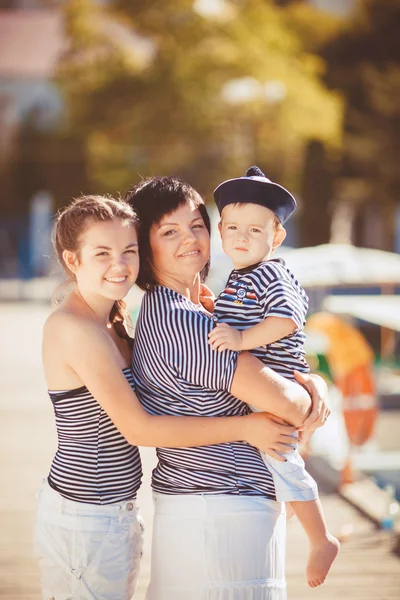 Mom, daughter and son rest in the summer on the beach — Stock Photo, Image