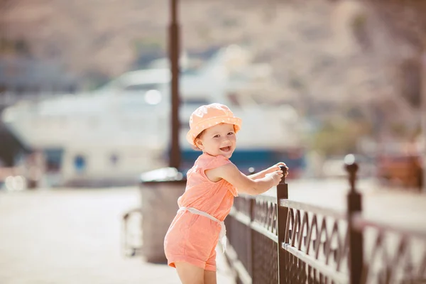 Little girl on walk in the summer outdoors — 스톡 사진