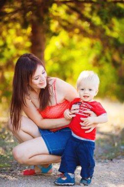 erkek bebek ile annesi Park