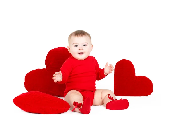 Retrato de um bonito adorável pequeno anjo dos namorados com coração macio vermelho isolado no fundo branco — Fotografia de Stock