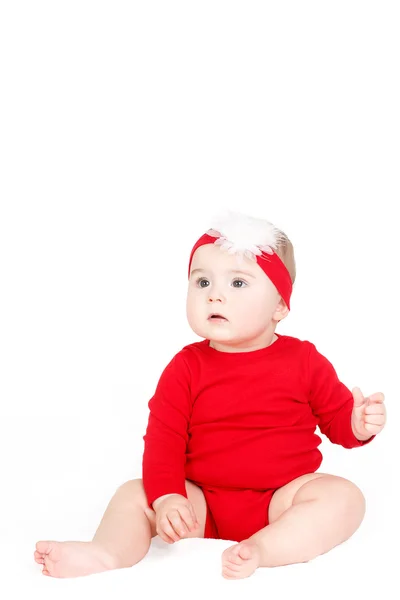 Retrato de um feliz adorável criança bebê menina lin vermelho sentado feliz sorrindo em um fundo branco — Fotografia de Stock