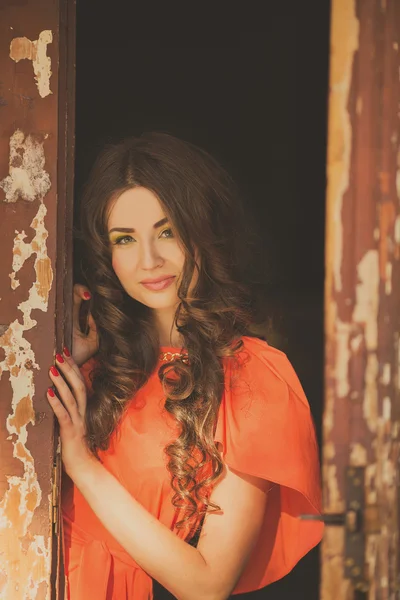 Portrait of beautiful young woman with long hair outdoors in autumn — Stock Photo, Image