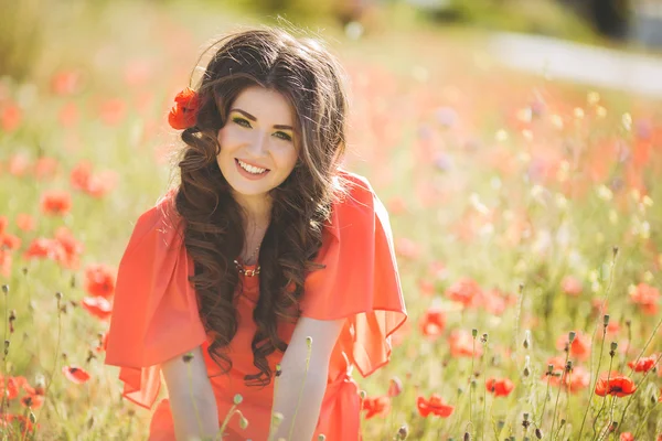 Portrait of a young woman with beautiful deep blue eyes in summer park — Stock Photo, Image