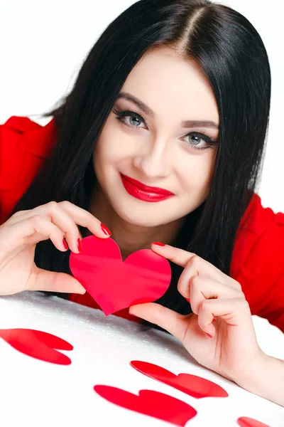 Portret van liefde en de dag van Valentijnskaarten vrouw met hart glimlachen — Stockfoto