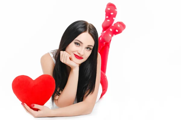 Porträt der Liebe und Valentinstag Frau hält Herz lächelnd — Stockfoto